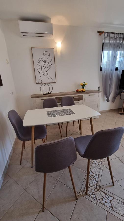 App Carla Apartment Novigrad Istria Exterior foto